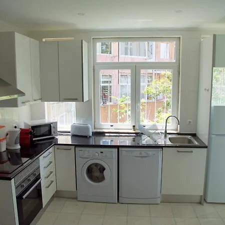 New Design City Center - 4 Bedroom Apt, 3 Wc And Terrace Lisbon